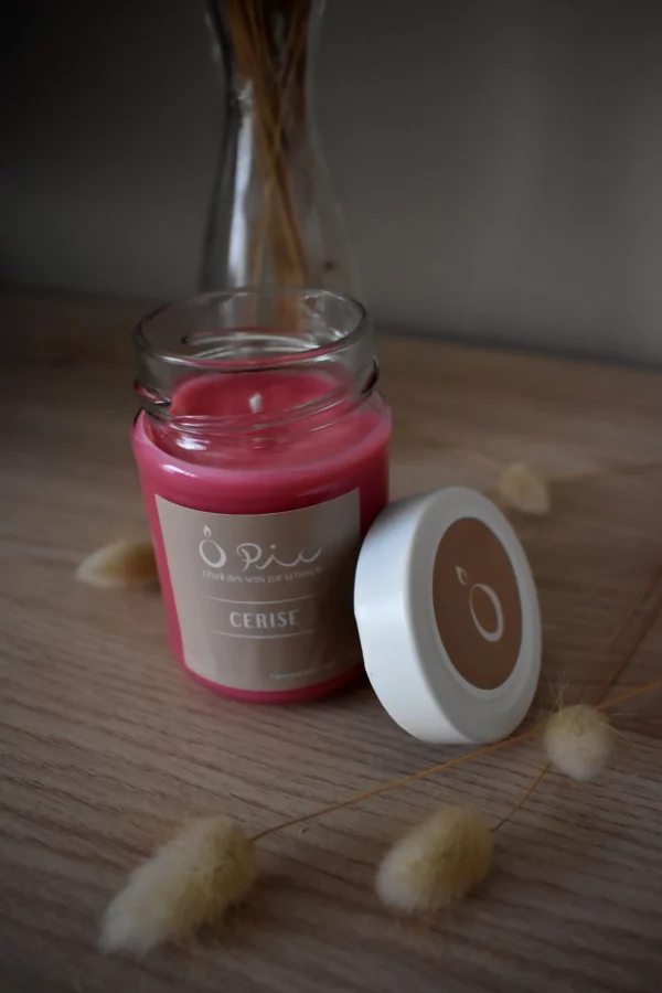 Bougie rose senteur Cerise de la marque Ôpic