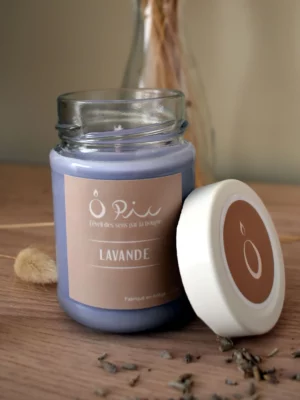 Bougie violette senteur Lavande de la marque Ôpic