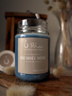 DSC_0323 orchidee noire Bougie bleue senteur Orchidée Noire de la marque Ôpic
