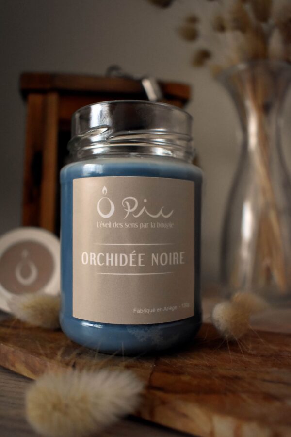 DSC_0323 orchidee noire Bougie bleue senteur Orchidée Noire de la marque Ôpic