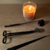 kit 3 accessoires bougies kit 3 accessoires bougie noirs : éteignoir à cloche, ciseaux coupe mèche et